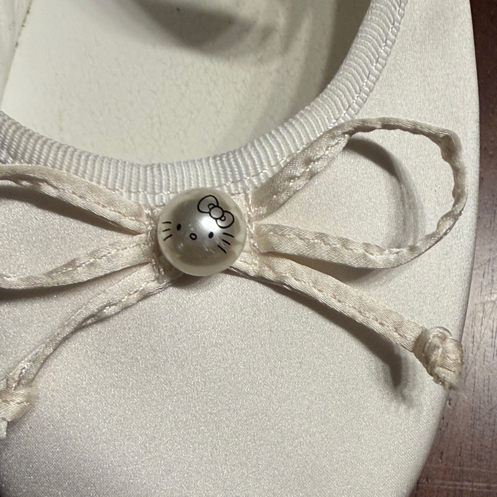 Forever 21 White Hello Kitty Flats with Pearl Bow - Picture 4 of 9